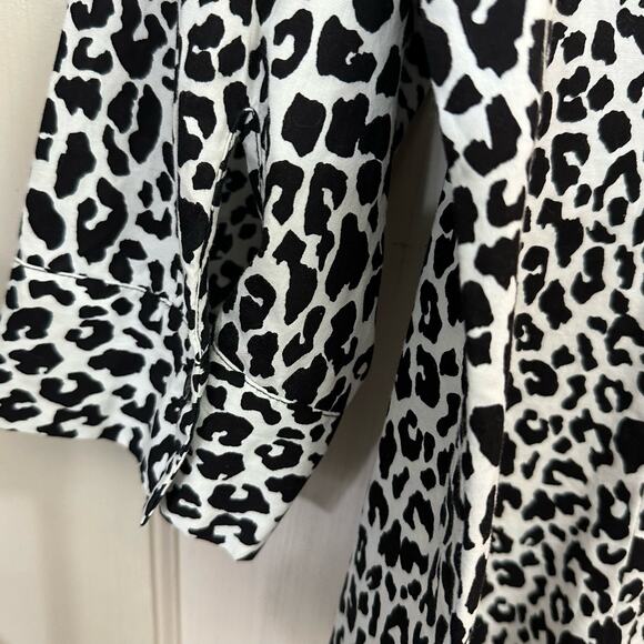 Lane Bryant Animal Print Blouse Womens Size 18 V Neck Button Up Black White - Picture 7 of 7